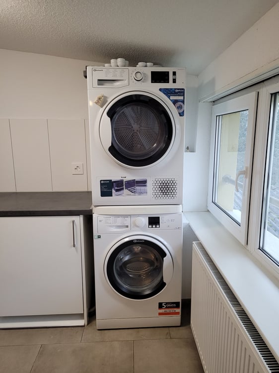 Charmante 1.5-Zimmer-Dachwohnung in Menziken mit Waschturm 7