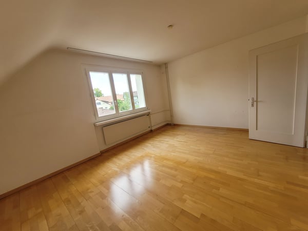 Grosszügige 5.5-Zimmer-Maisonette-Dachwohnung mit Terrasse, Balkon und viel Charme 15