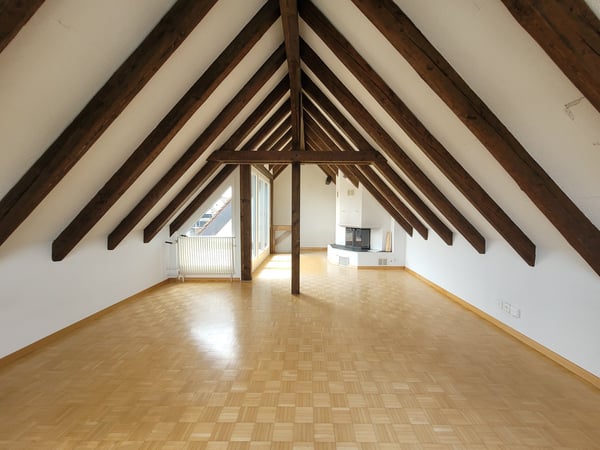 Grosszügige 5.5-Zimmer-Maisonette-Dachwohnung mit Terrasse, Balkon und viel Charme 9