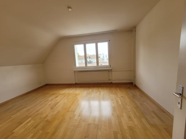 Grosszügige 5.5-Zimmer-Maisonette-Dachwohnung mit Terrasse, Balkon und viel Charme 14