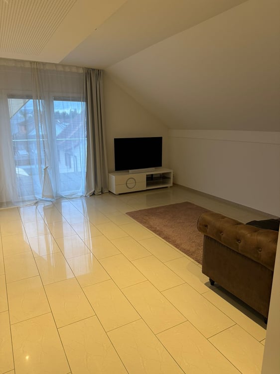 Helle 3.5-Zimmer-Wohnung mit Balkon in Reinach 2