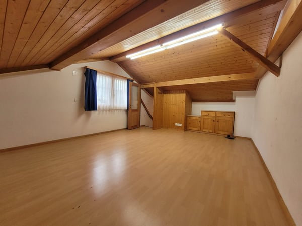 Gewerbelokal mit Rampe und schöner Aussicht in Disentis/Mustér – sofort verfügbar 3
