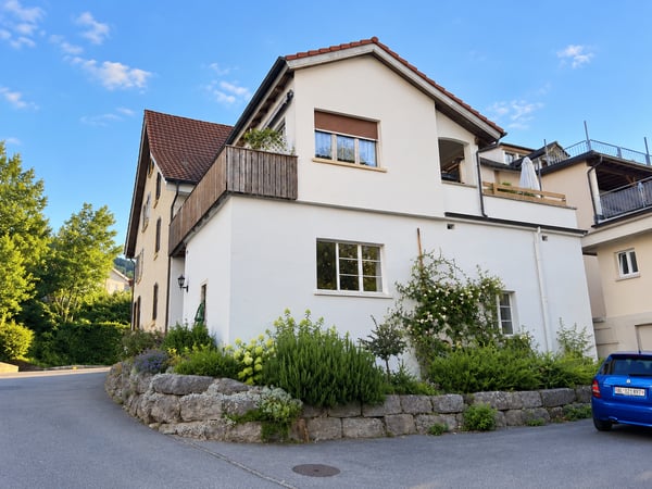 Grosse 4.5-Zimmer-Wohnung in Läufelfingen - ganzes d-stöckiges Dach gehört dazu 1