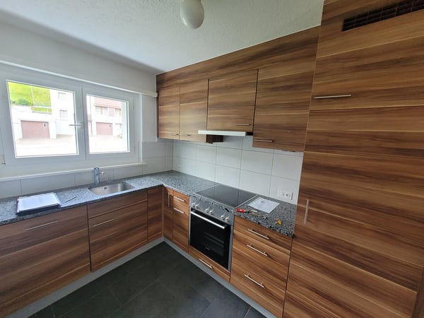 Helle 4.5-Zimmer-Wohnung mit Balkon und schöner Aussicht in Ulisbach 2