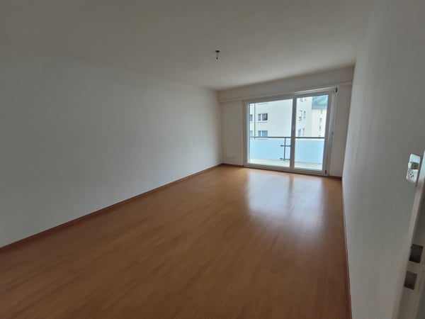 Helle 4.5-Zimmer-Wohnung mit Balkon und schöner Aussicht in Ulisbach 5