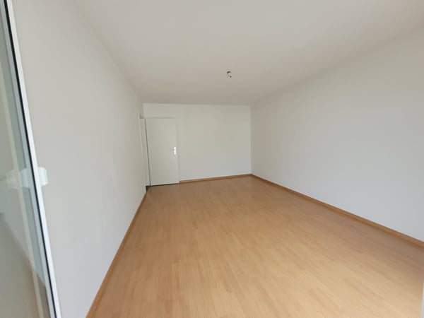 Helle 4.5-Zimmer-Wohnung mit Balkon und schöner Aussicht in Ulisbach 8