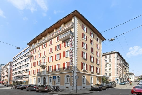 Bel appartement sous les combles au centre de Genève 1