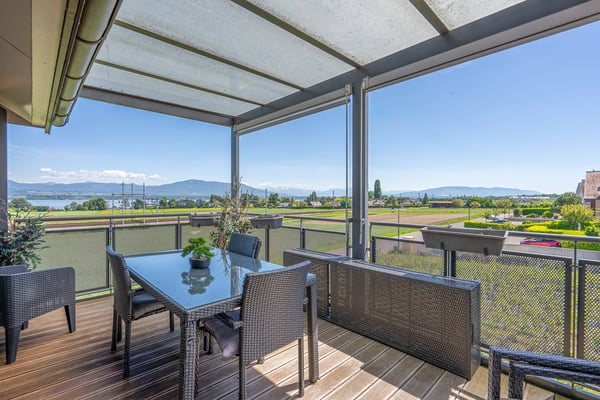 OFF MARKET ! Duplex d'exception avec vue sur le lac