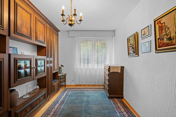 Ruhig gelegene 4.5-Zimmerwohnung mit 3 Nebenräumen und Sanierungspotenzial 9