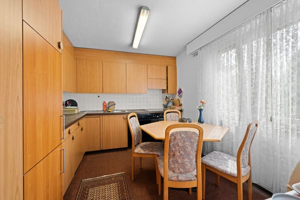 Ruhig gelegene 4.5-Zimmerwohnung mit 3 Nebenräumen und Sanierungspotenzial 4