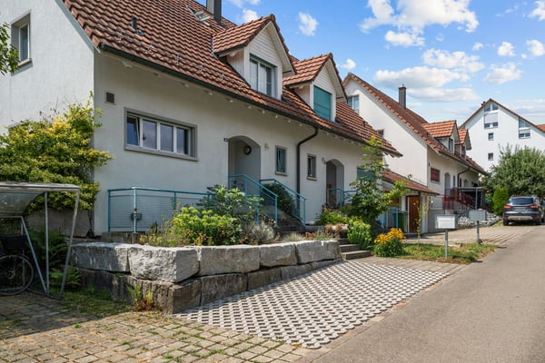 Familienfreundliche Doppelhaushälfte mit schönem Garten in Lufingen 3