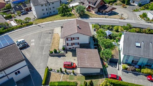 Zweifamilienhaus mit zwei 4-Zimmer Wohnungen im Dorfkern von Wünnewil 10