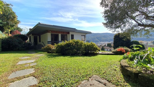 Elegante villa di 2.5 locali con vista panoramica a Morbio Inferiore 3