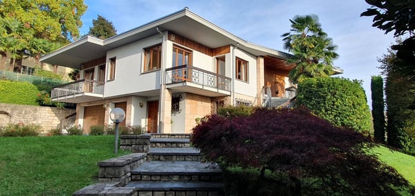 Elegante villa di 2.5 locali con vista panoramica a Morbio Inferiore 1