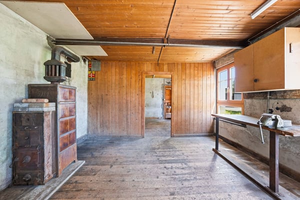 Einfamilienhaus mit Doppelgarage, Scheune und separater Remise 9