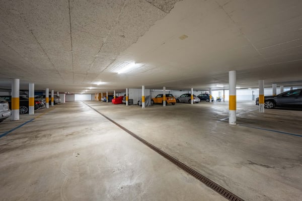 Tiefgaragenparkplatz 4