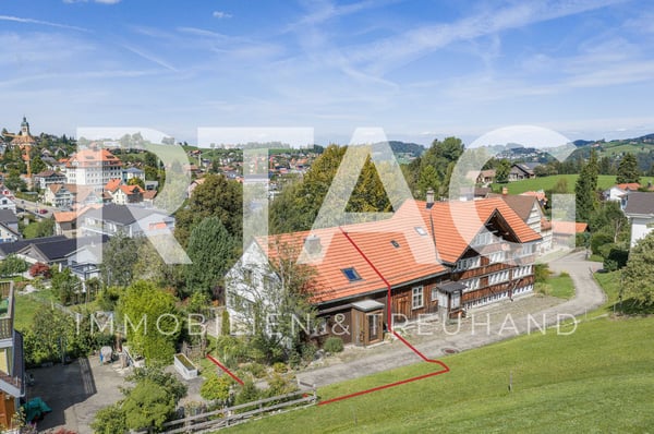 Wohnhaus mit separater Garage
