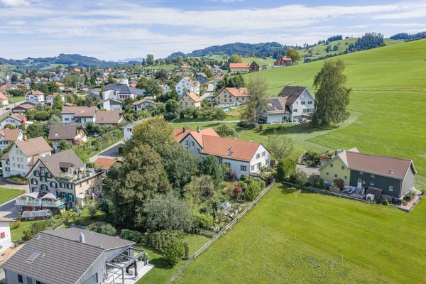 Wohnhaus mit separater Garage 4