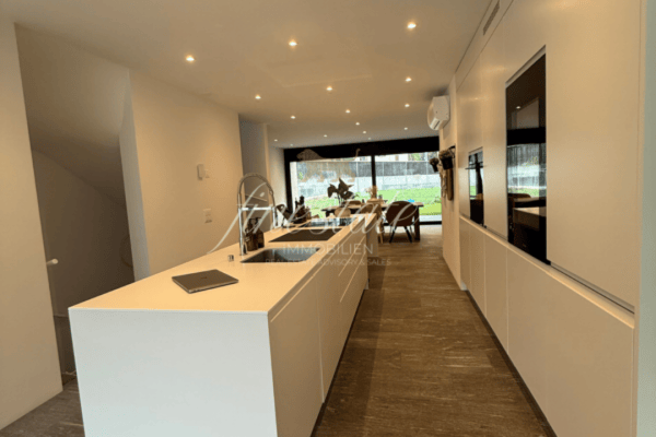 Modernes 1.5-Zimmer-Reihen-Eckhaus an sonniger Top-Lage in Biasca 3