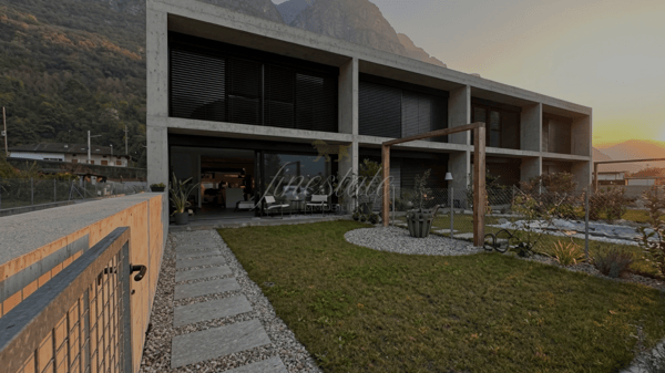 Modernes 1.5-Zimmer-Reihen-Eckhaus an sonniger Top-Lage in Biasca 1