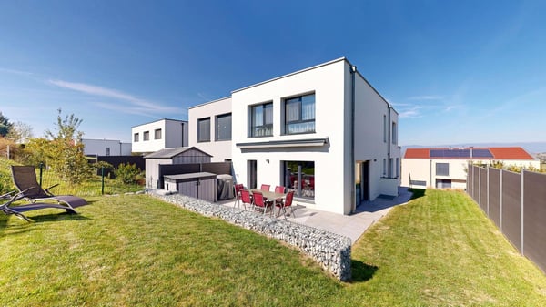 À PEINE DÉVOILÉE… DÉJÀ CONVOITÉE | Magnifique maison moderne – calme, vue & 5 places de parc 3