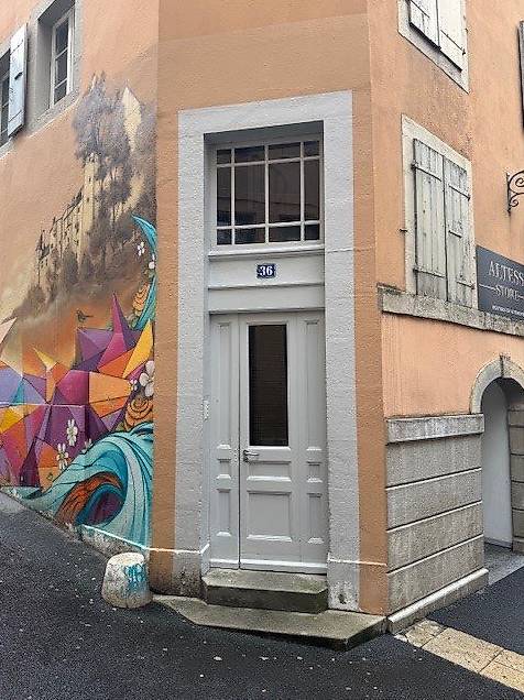 Charmante maison individuelle de 1.5 pièces au centre-ville de Neuchâtel 4