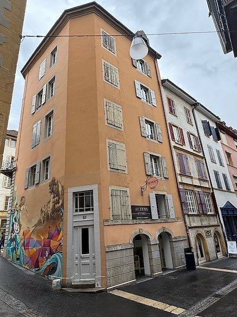 Charmante maison individuelle de 1.5 pièces au centre-ville de Neuchâtel 3