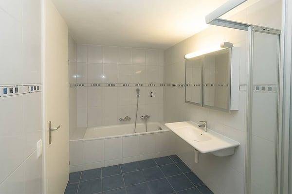 Superbe appartement avec jardin privatif dans petite PPE 11