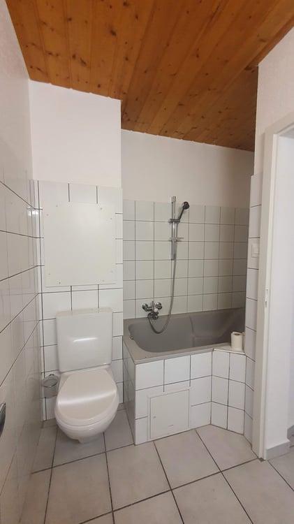 Charmant appartement de 3.5 pièces avec balcon au Locle 8