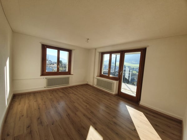 Charmant appartement de 1 pièces avec balcon et belle vue à Tavannes 1