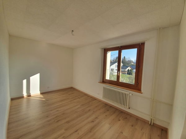 Charmant appartement de 1 pièces avec balcon et belle vue à Tavannes 4