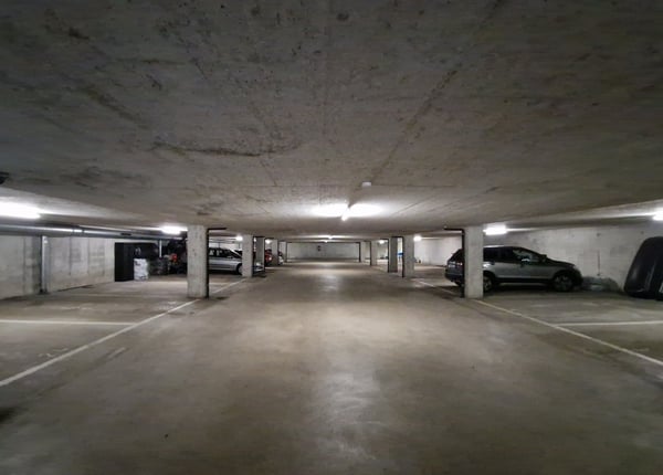 Places de parc intérieures et garages individuels à louer au Locle 1