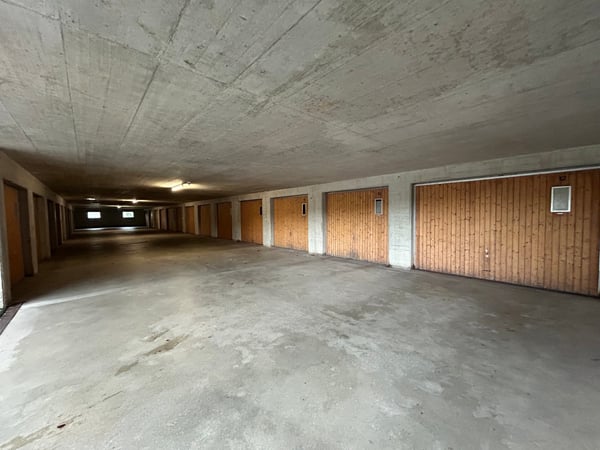 Places de parc intérieures et garages individuels à louer au Locle 2