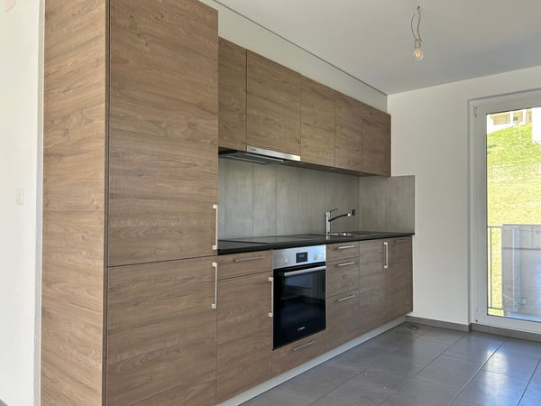 Appartement rénové de 3.5 pièces avec vue et balcons 3