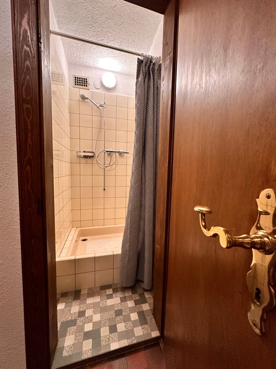 Charmantes 1-Zimmer-Chalet in ruhiger Lage von Klosters-Serneus 14