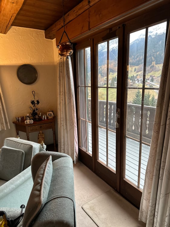 Charmantes 1-Zimmer-Chalet in ruhiger Lage von Klosters-Serneus 8