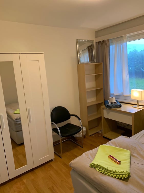 Bright 1-Room Garden Apartment with Balcony and Beautiful View into the Green – Zürich Witikon 18