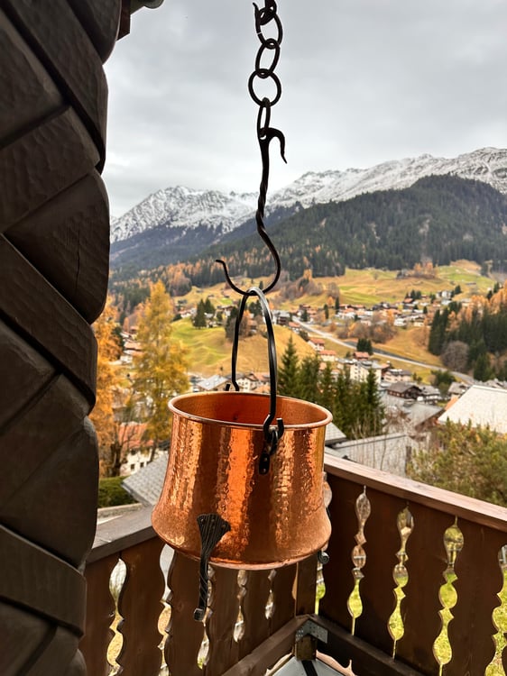 Charmantes 6-Zimmer-Chalet in ruhiger Lage von Klosters-Serneus 2