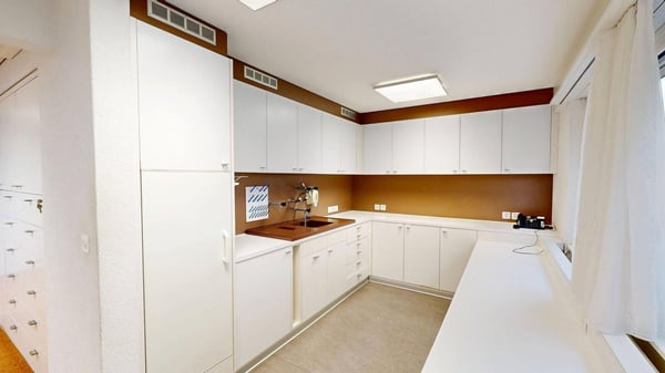 Helle Praxis-/Bürofläche 165 m² mit Parkplätzen in Wünnewil 6
