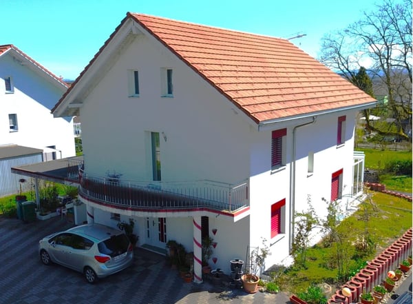 Freistehendes 7.5-Zimmer-Haus mit viel Licht in Biberist 1