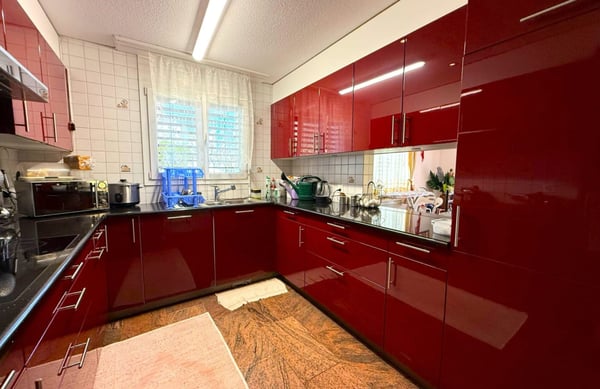 Freistehendes 7.5-Zimmer-Haus mit viel Licht in Biberist 2