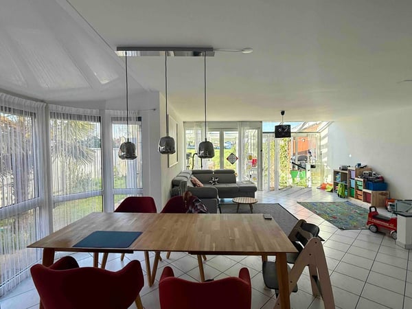 Charmantes Doppeleinfamilienhaus mit Wintergarten 1