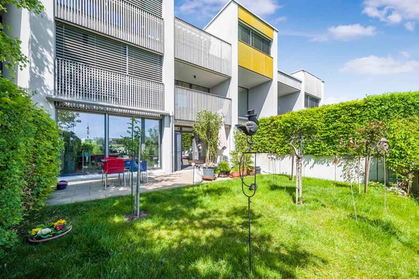 Moderne 4.5-Zimmer-Erdgeschosswohnung mit eigenem Rosengarten 9