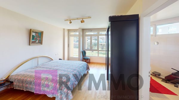 Au cœur de Rolle — Villa de 5,5 pièces avec appartement indépendant de 2 pièces et piscine 12