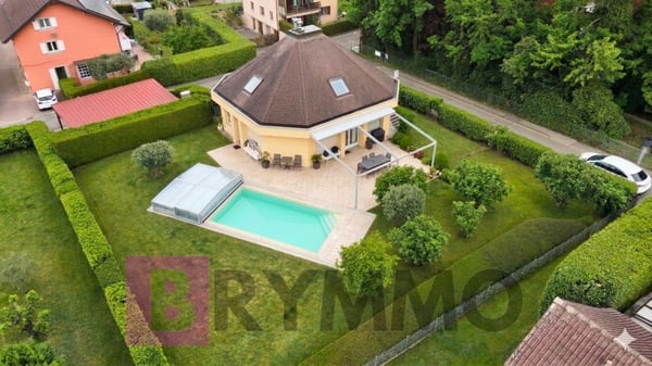 Au cœur de Rolle — Villa de 5,5 pièces avec appartement indépendant de 2 pièces et piscine 18