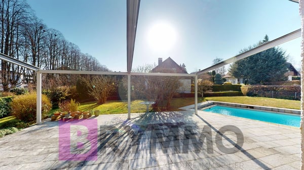 Au cœur de Rolle — Villa de 5,5 pièces avec appartement indépendant de 2 pièces et piscine 20