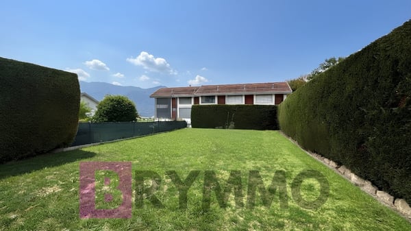 Belle échappée sur le lac pour cette maison familiale d’angle à Mont-sur-Rolle 25
