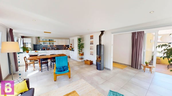 Esprit maison pour ce superbe triplex familial de 4 chambres