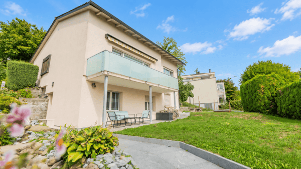Freistehendes Einfamilienhaus mit Umschwung 1