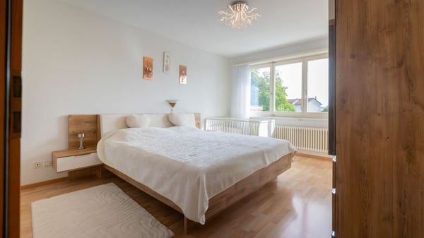 Freistehendes Einfamilienhaus mit Umschwung 7